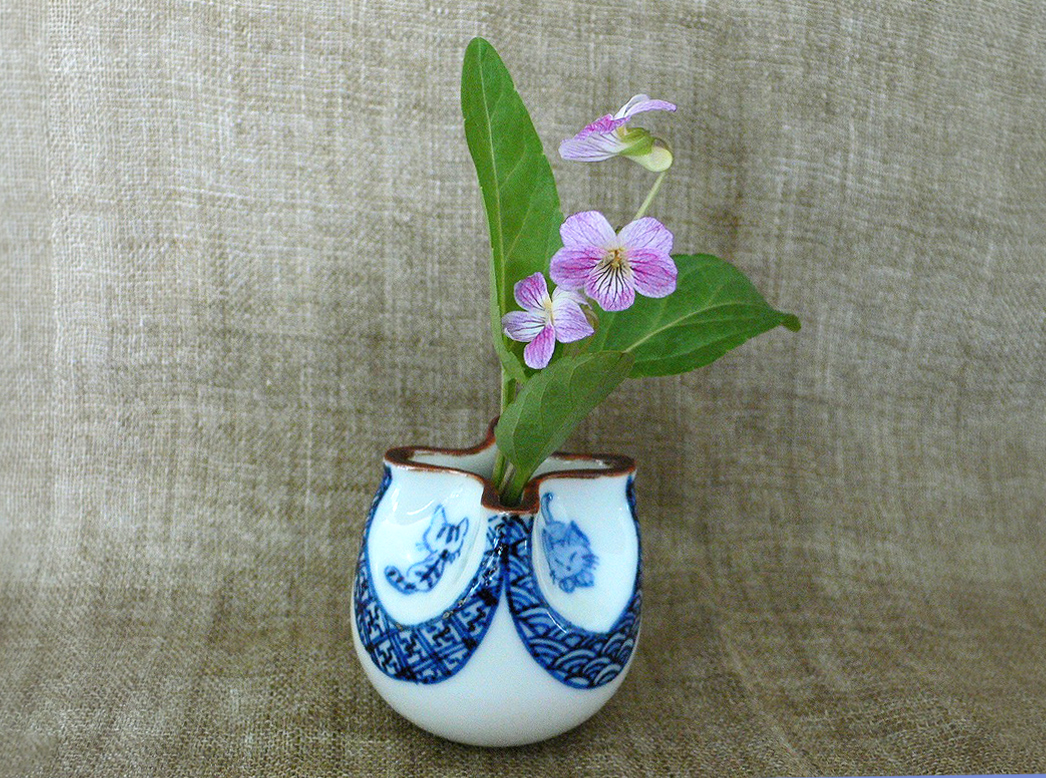 猫の形の一輪挿し